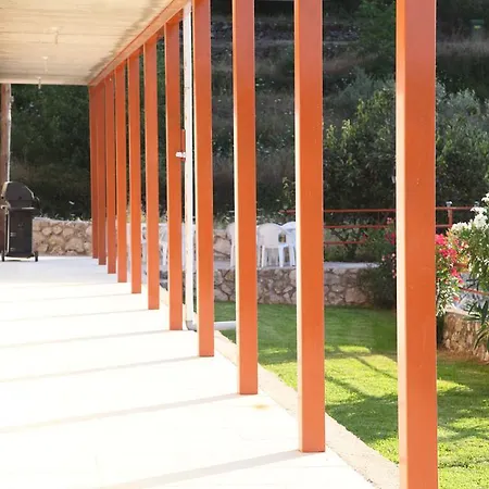 Premedinos Λαζαράτα